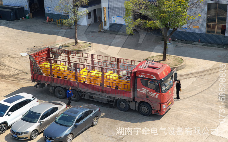 10吨架线式电机车出口海外 2.jpg