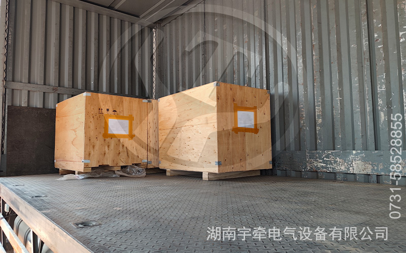 矿用湘潭电机车配件出口海外 2.jpg