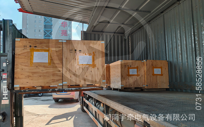 矿用湘潭电机车配件出口海外 3.jpg