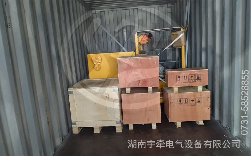 2.5吨锂电蓄电池电机车出口海外 2.jpg